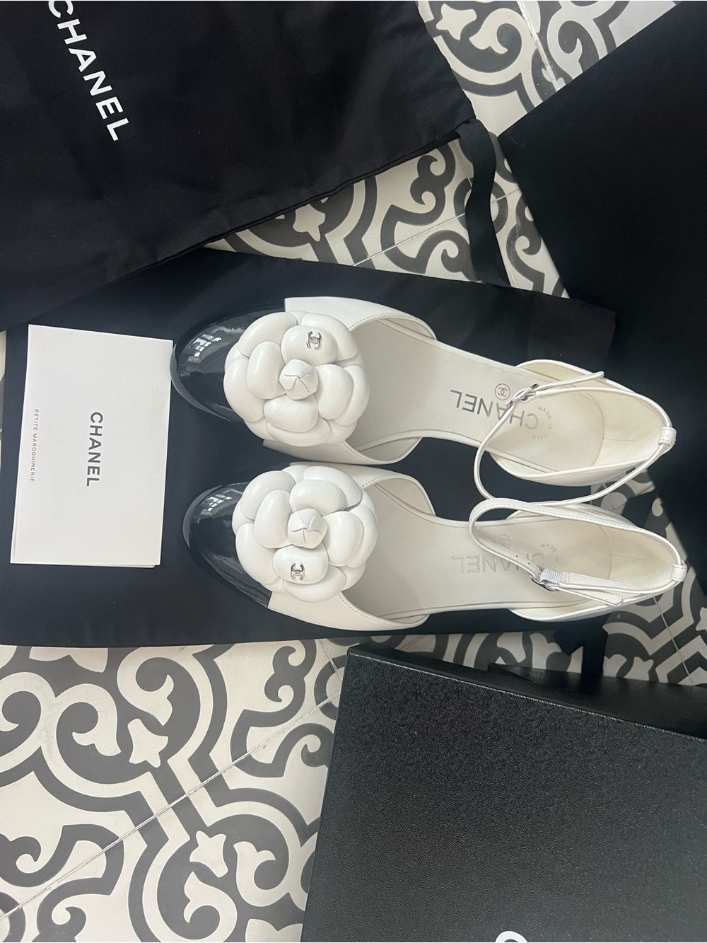 NEW CHANEL White Leather Camellia Mary Jane Mules with Black Cap Toe - Picture 6 of 12